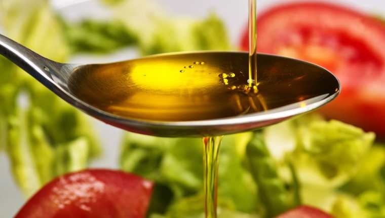La Comisión Europea incluyó al aceite de oliva en una lista de productos adulterados.