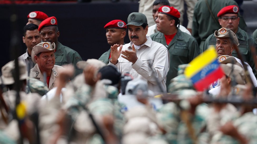 Maduro también pidió a la milicia que se dedique a la producción de alimentos en la agricultura. REUTERS