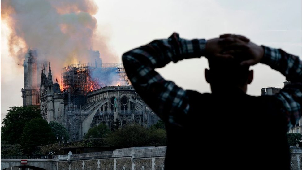 El incendio de la catedral de Notre Dame provocó el colapso del techo y la aguja central del edificio medieval. Foto:Getty Images