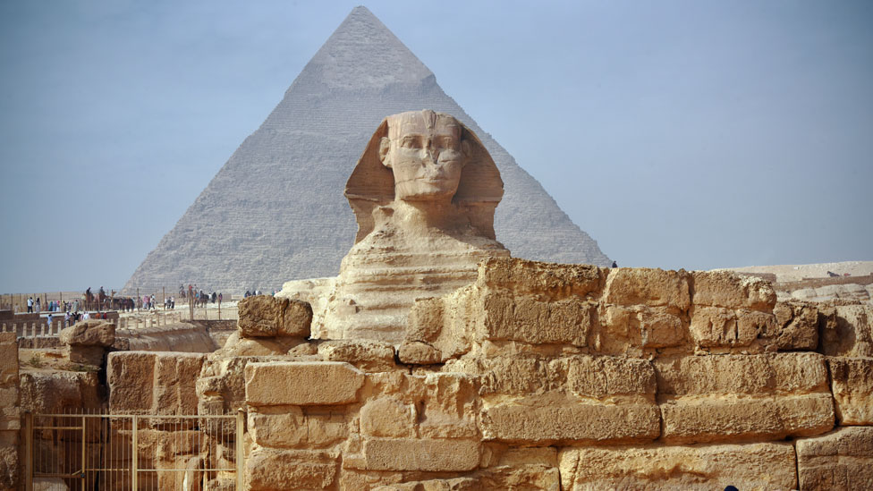 En la Necrópolis de Giza, cerca de las tumbas de los faraones, yacen los funcionarios y cortesanos que manejaban la economía del Antiguo Egipto.