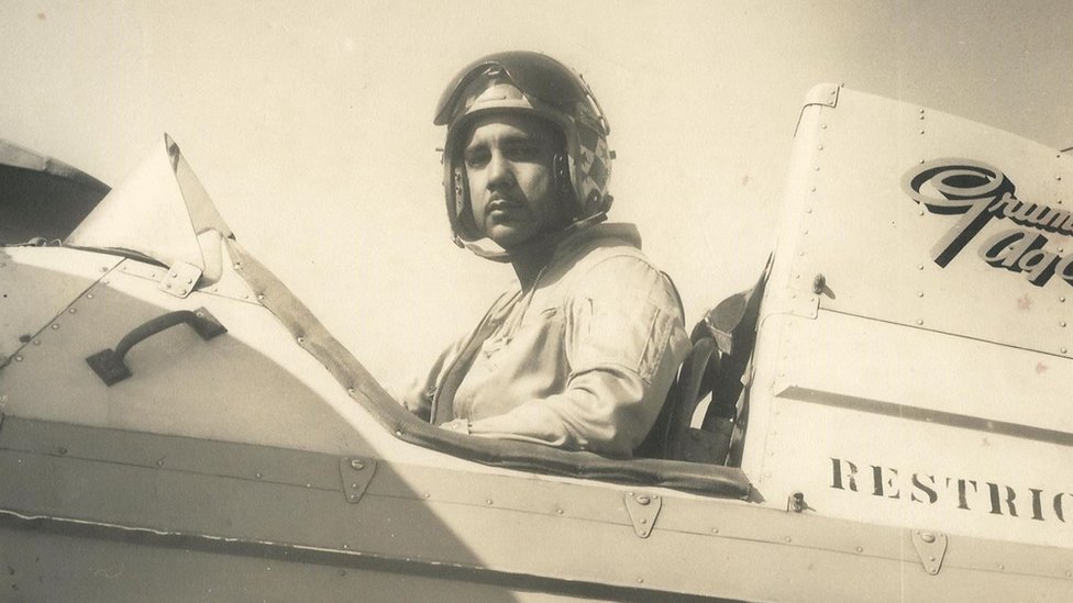 Bascaro fue piloto de guerra para el gobierno de Fulgencio Batista en Cuba.