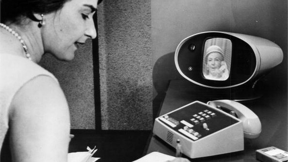 Las videollamadas son hoy en día baratas y accesibles para cualquiera que tenga un smartphone o un computador con cámara. (Foto Prensa Libre: Getty Images)