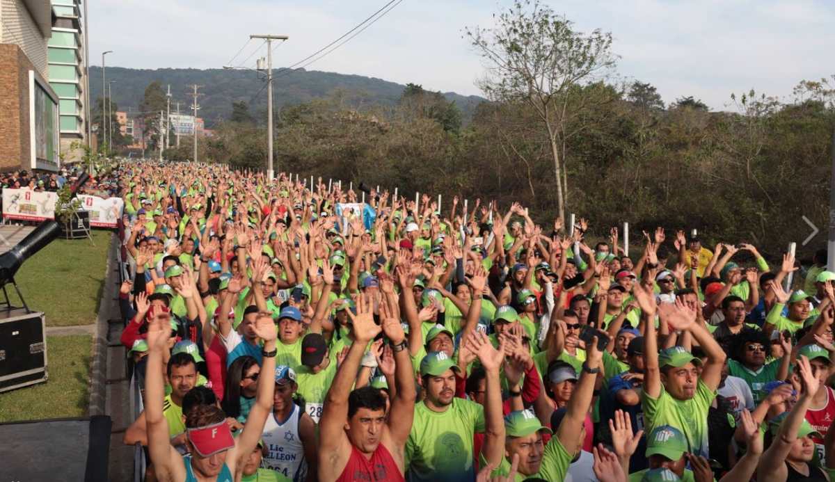 Participantes en la carrera 10K de Mixco del 2018. (Foto Prensa Libre: Tomada de Facebook de 10K Mixco)