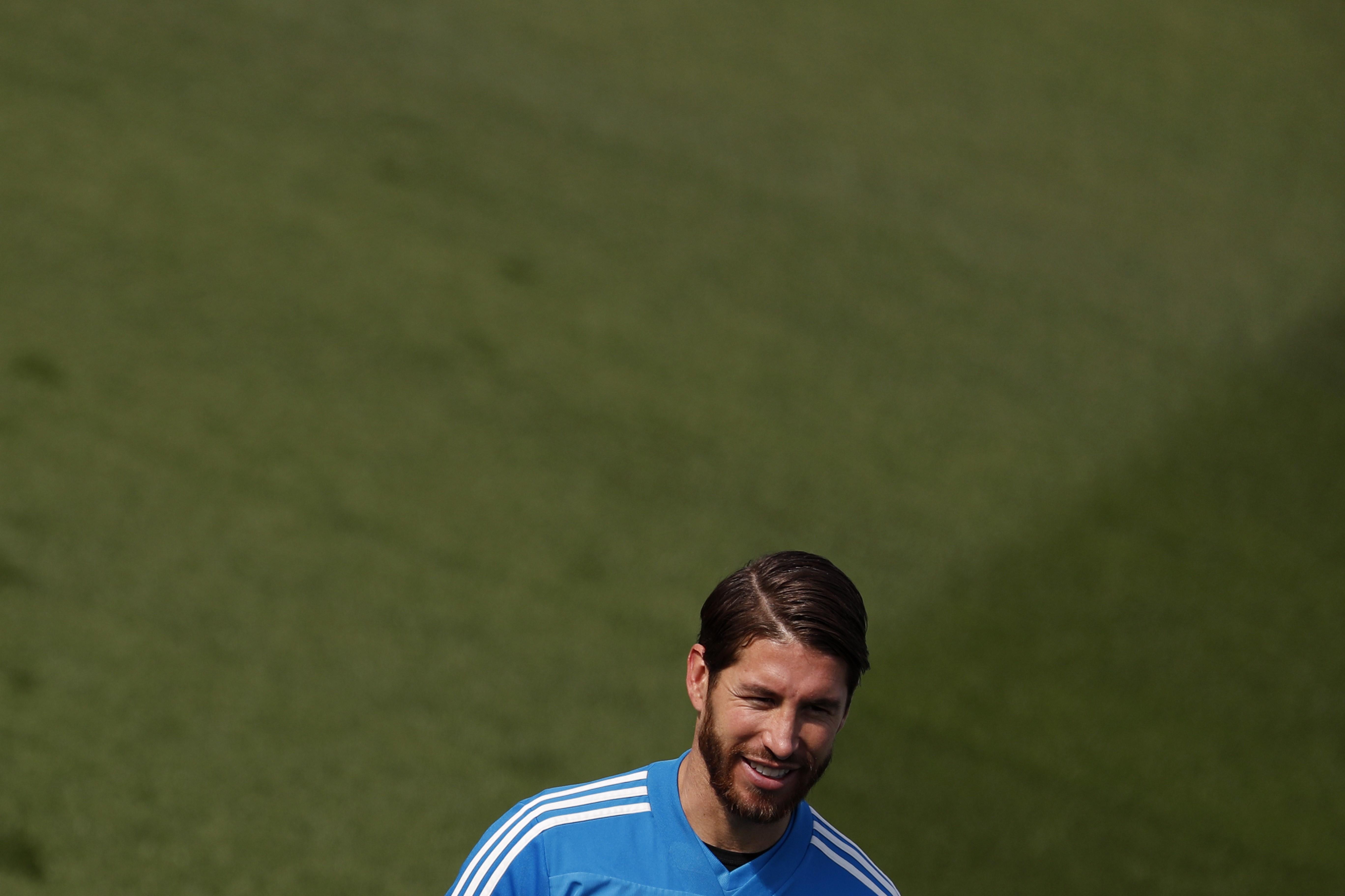 El defensa y capitán del Real Madrid, Sergio Ramos, durante el entrenamiento de su equipo en la Ciudad Deportiva de Valdebebas. (Foto Prensa Libre: EFE)