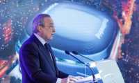 GRAF4128. MADRID, 02/04/2019.- El presidente del Real Madrid, Florentino Pérez, pronuncia su discurso durante la presentación de la reforma del estadio Santiago Bernabéu, este martes, en Madrid. EFE/Emilio Naranjo