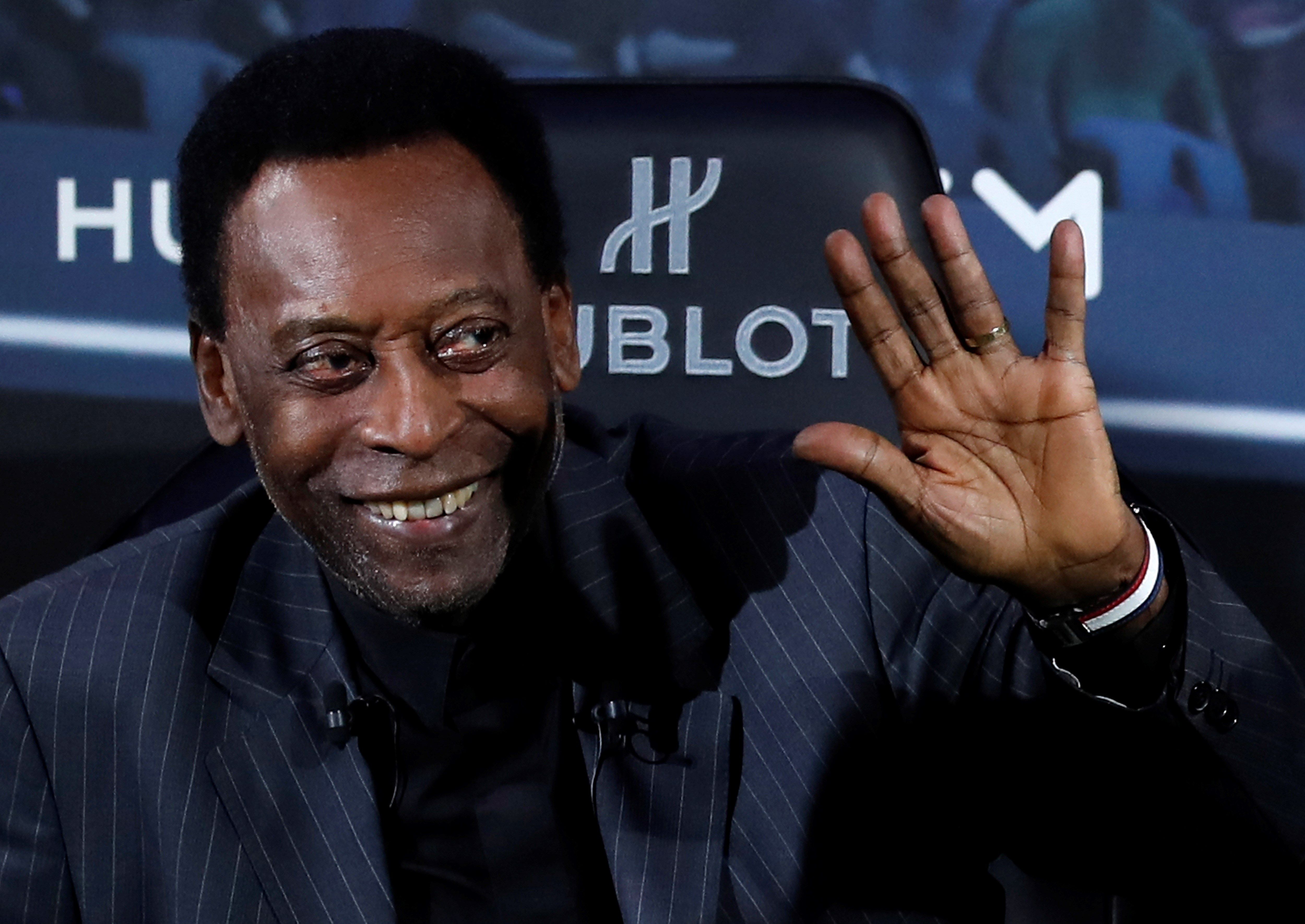 La leyenda del futbol Pelé posa durante un acto de una marca suiza de relojes. (Foto Prensa Libre: EFE)