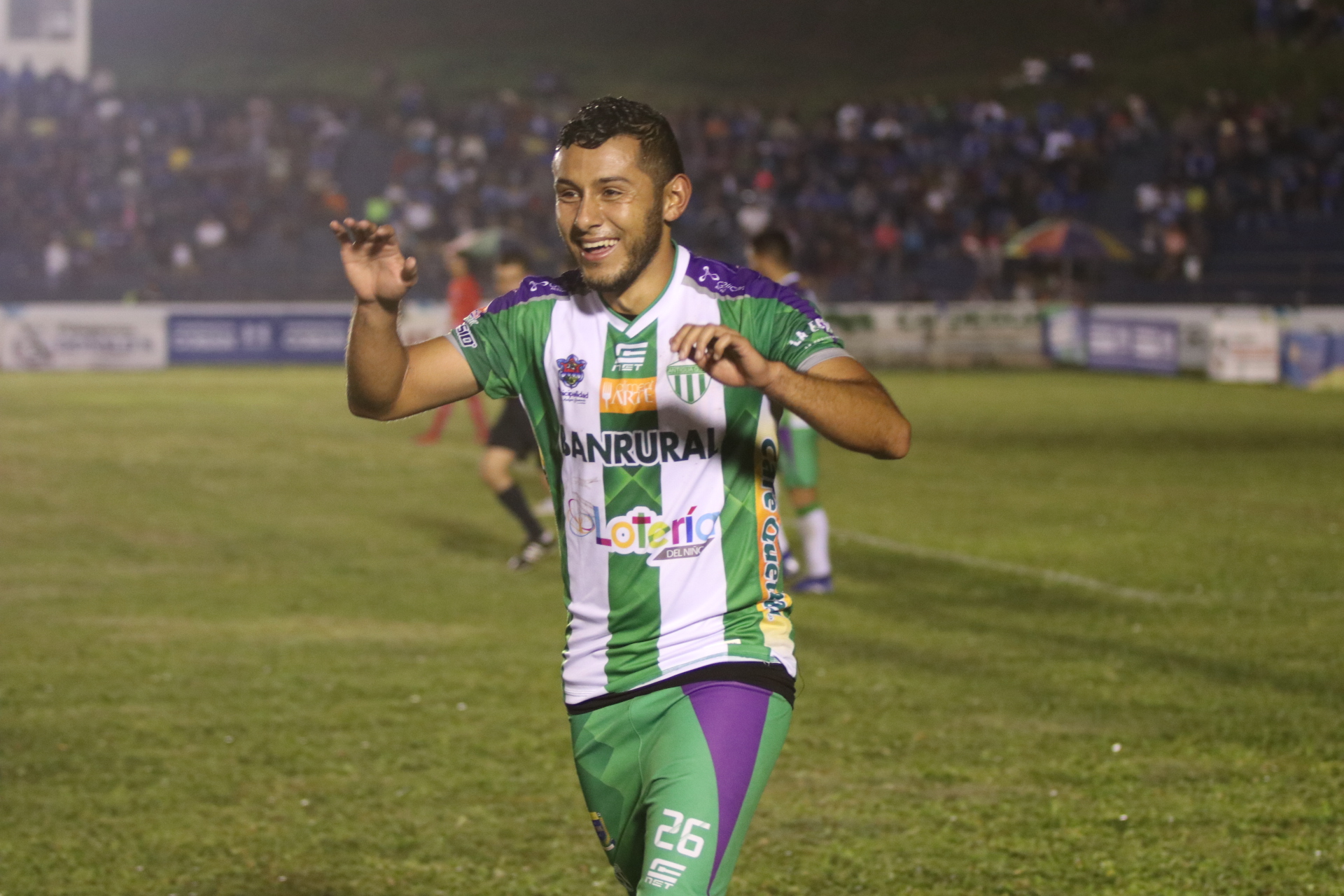 Cristian Jiménez celebra su triplete en la victoria de Antigua GFC contra Cobán Imperial. (Foto Prensa Libre: Eduardo Sam)