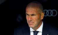 GRAF6772. MADRID, 06/04/2019.- El entrenador del Real Madrid, el francés Zinedine Zidane, en el banquillo durante el partido ante el Eibar, de la trigésima primera jornada de liga que se disputa en el estadio Santiago Bernabéu. EFE/Juan Carlos Hidalgo