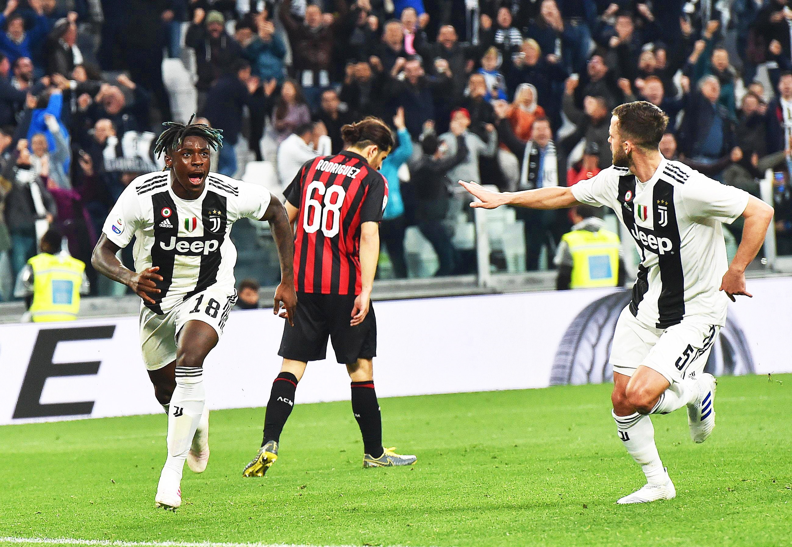 Moise Kean celebra el gol del triunfo para la Juventus. (Foto Prensa Libre: EFE)