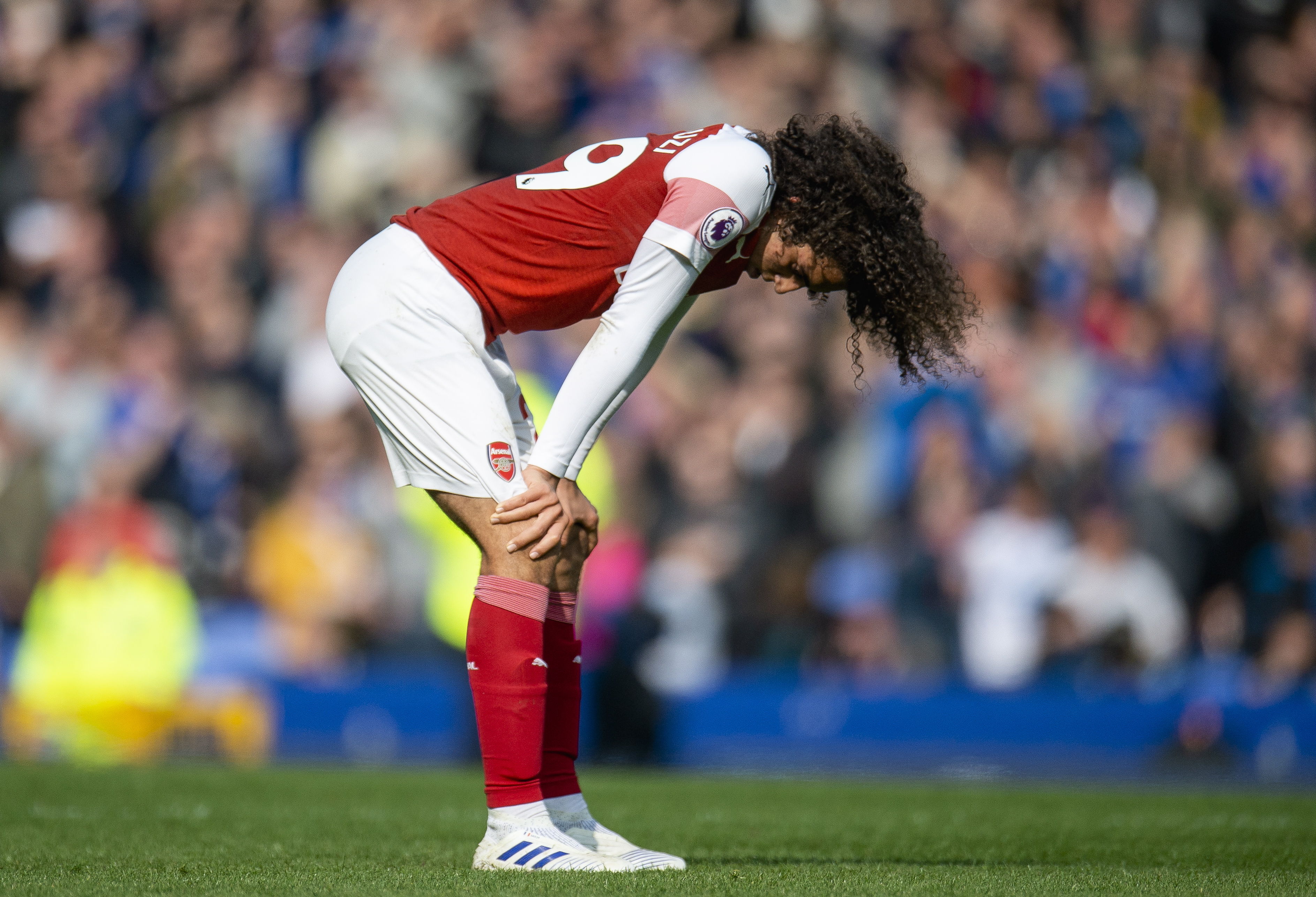 Matteo Guendouzi, jugador del Arsenal, muestra su descontento. (Foto Prensa Libre: EFE)