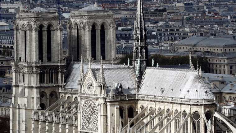 Vista de la catedral de Notre Dame, desde lo alto de la torre de la Universidad Pierre y Marie Curie, en París, Francia. (Foto Prensa Libre: Hemeroteca)