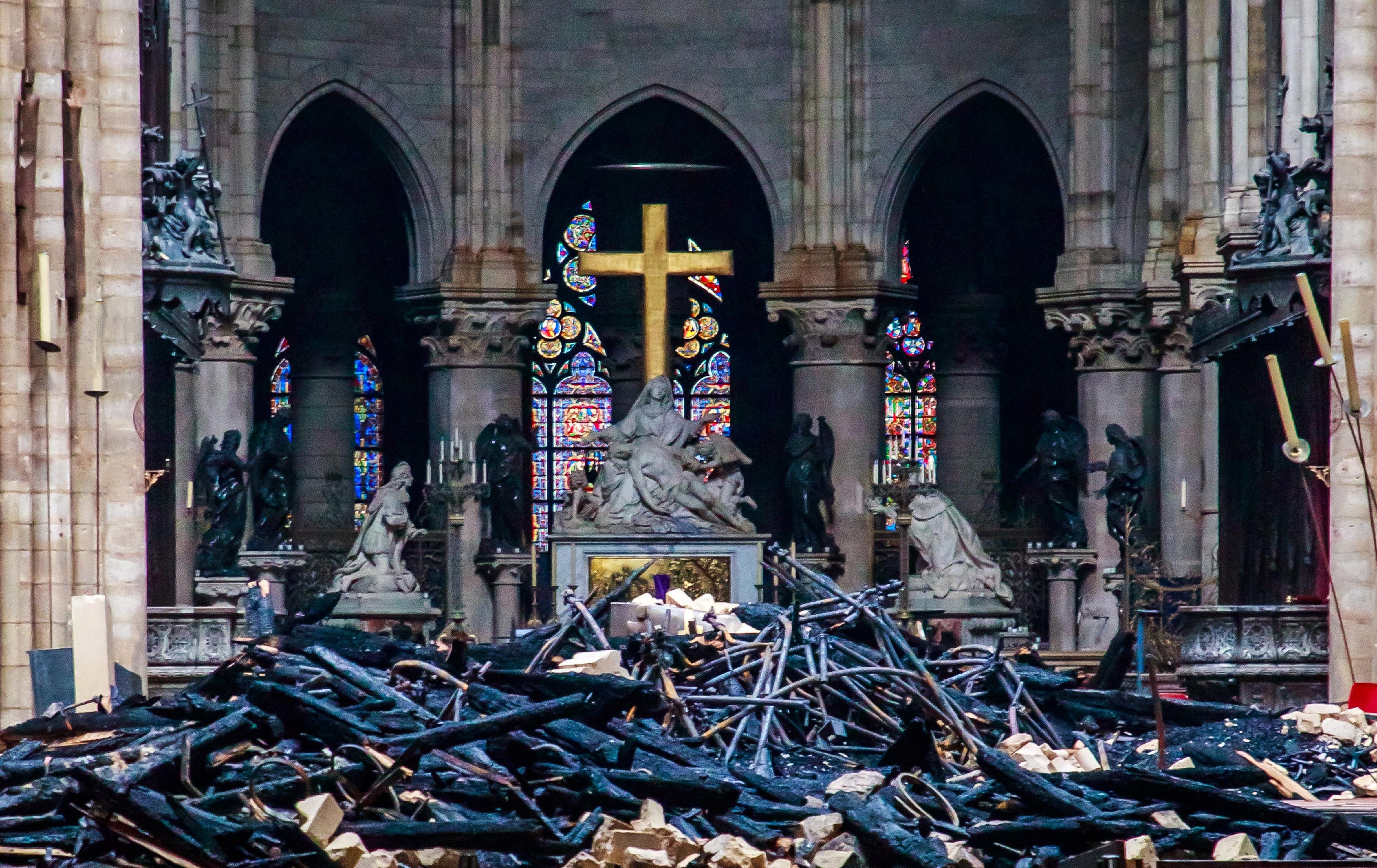 Una vista a la catástrofe de Notre Dame en París, Francia. 