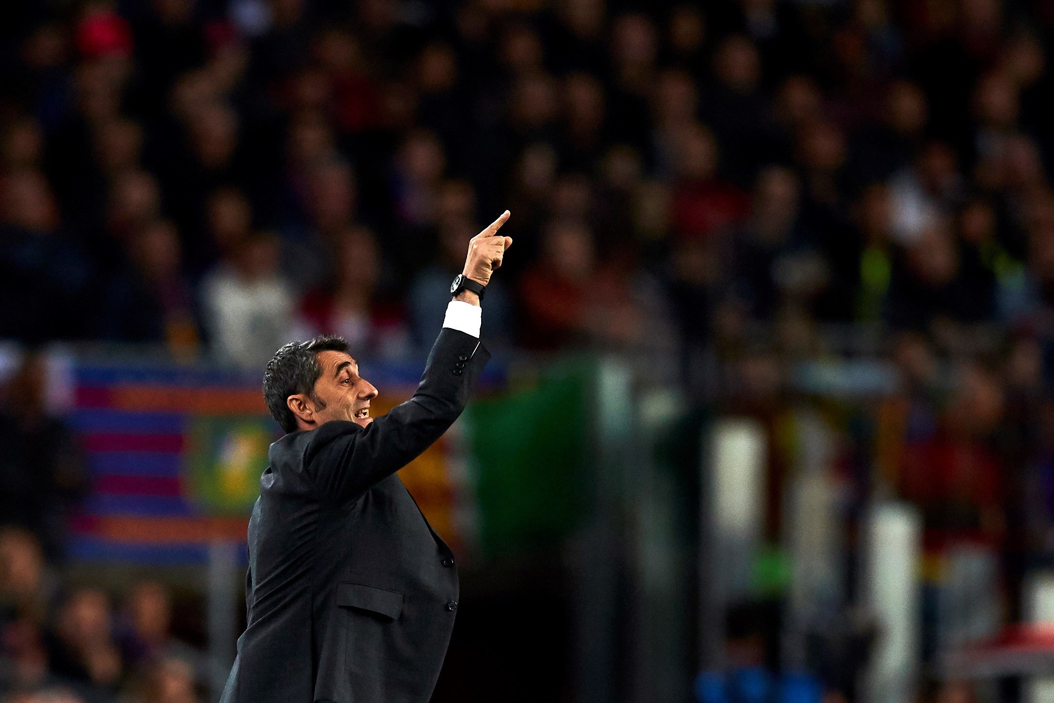 El entrenador del Barcelona Ernesto Valverde, durante el partido de vuelta de cuartos de final de la Liga de Campeones. (Foto Prensa Libre: EFE)