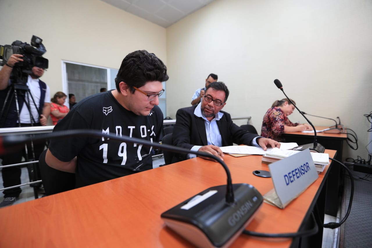 Julio Enrique José Rosales Morales, candidato proclamado por Viva a diputado por Retalhuleu, conoció el motivo de detención. (Foto Prensa Libre: Carlos Hernández)