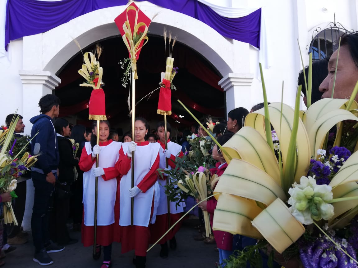 Celebración de Domingo de Ramos en El Tejar, Chimaltenango. (Foto Prensa Libre: César Pérez)