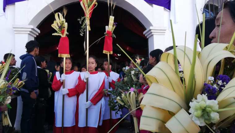 Celebración de Domingo de Ramos en El Tejar, Chimaltenango. (Foto Prensa Libre: César Pérez)