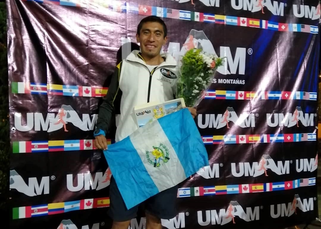 Erick Ajtun fue el segundo mejor en la categoría absoluta con casi 14 horas de competencia en las montañas de México. (Foto Prensa Libre: Cortesía)
