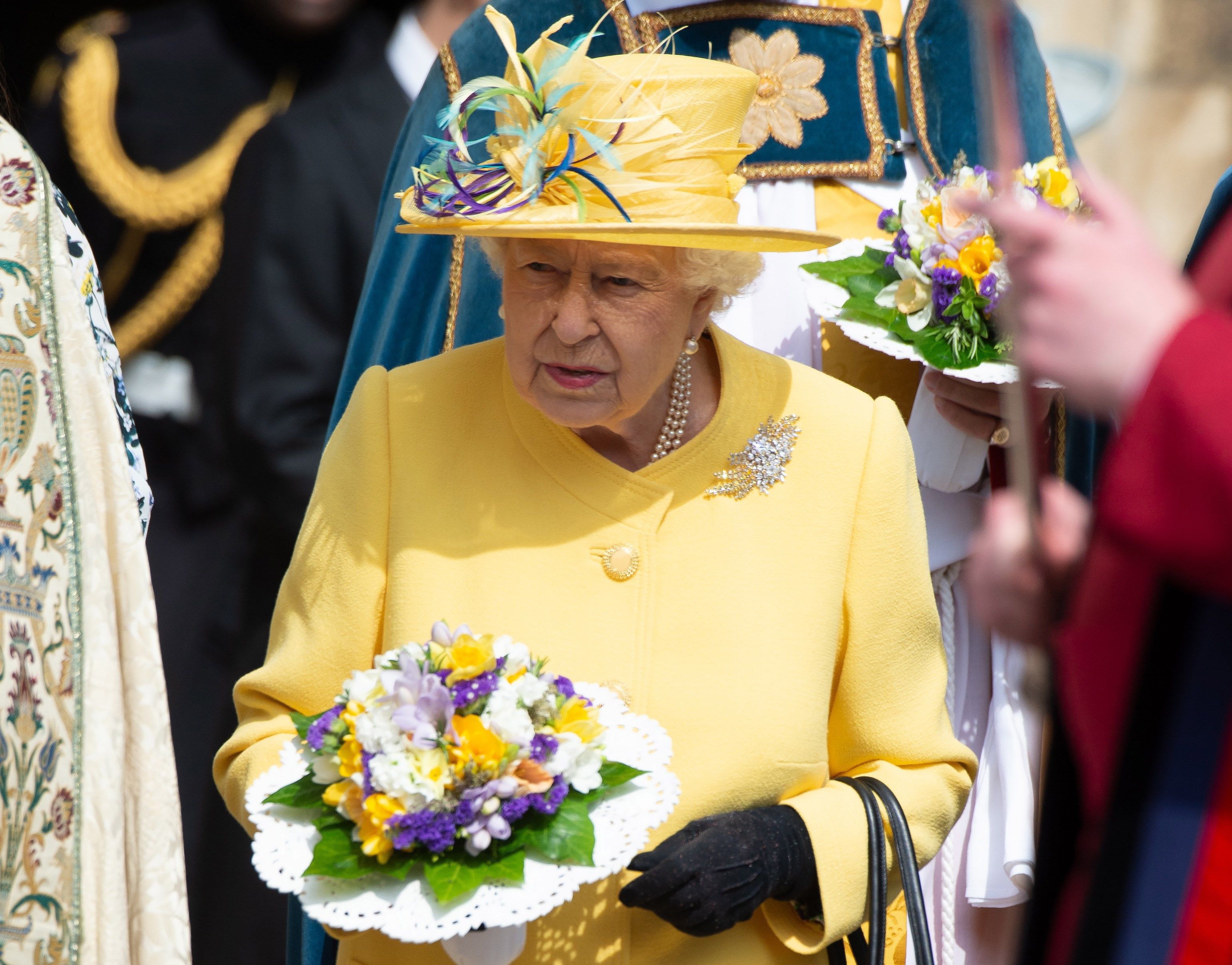 La Reina Isabel II de Inglaterra asiste a las celebraciones de Jueves Santo en la Capilla de San Jorge, en el castillo de Windsor en Reino Unido, el Jueves Santo 18 de abril.  (Foto Prensa Libre: EFE)