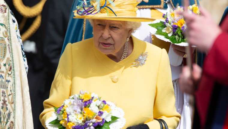La Reina  Isabel II de Inglaterra asiste a las celebraciones de Jueves Santo en la Capilla de San Jorge, en el castillo de Windsor en Reino Unido, el Jueves Santo 18 de abirl.  (Foto Prensa Libre: EFE/ Stringer).
