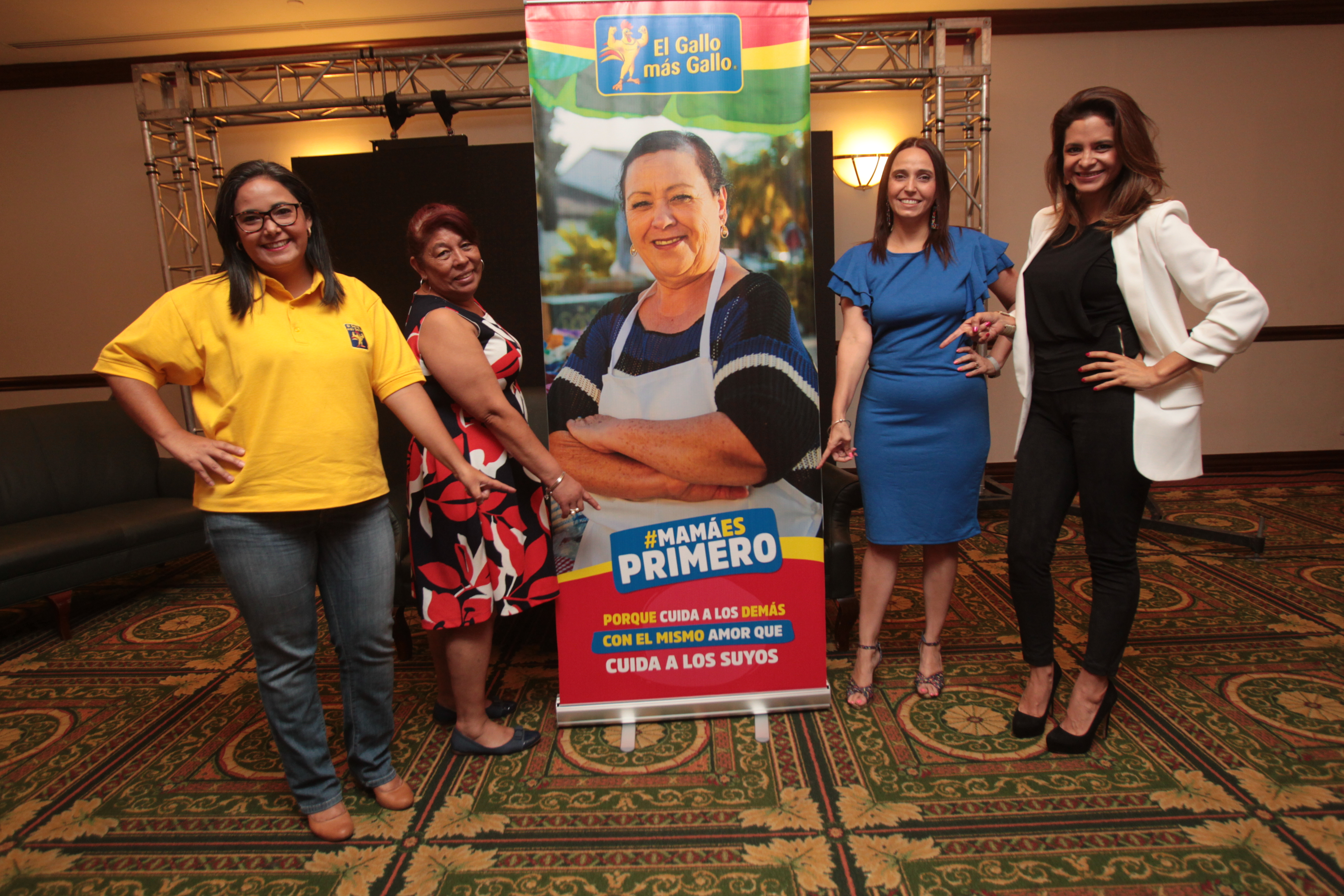 Andrea Mancilla, Verónica Pineda, Natalia Cáceres y Nancy Recinos fueron de las madres que estuvieron en el lanzamiento de la campaña #MamáEsPrimero