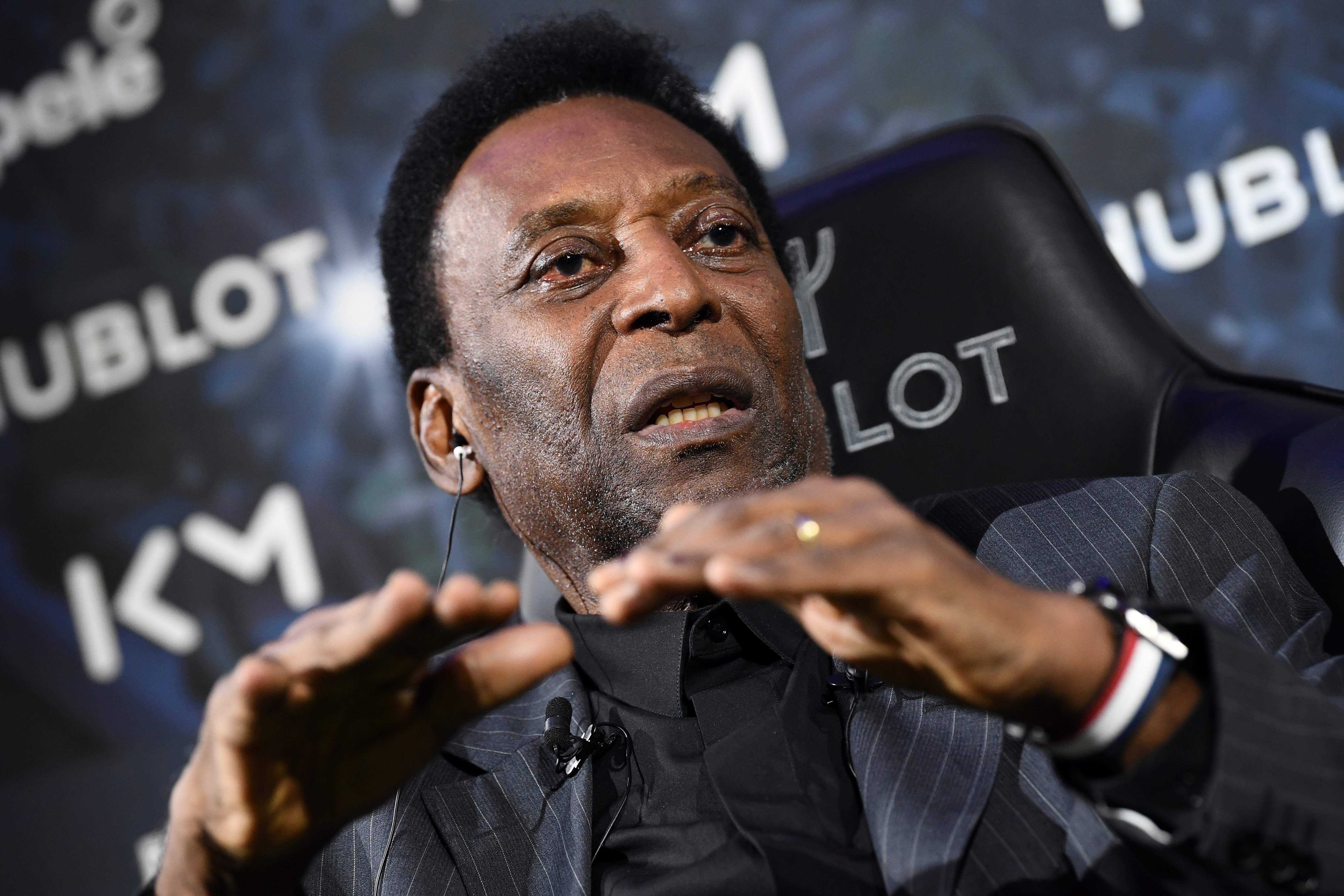 Pelé, el exfutbolista brasileño, está en París. (Foto Prensa Libre: AFP)