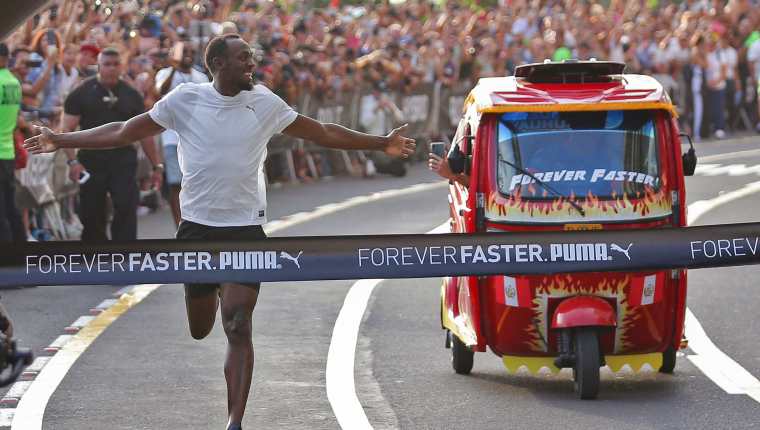 El jamaicano Usain Bolt llevó alegría a Perú y demostró su condición física. (Foto Prensa Libre: AFP)