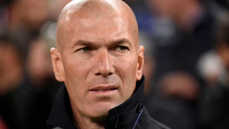 Zinedine Zidane, técnico del Real Madrid, ya piensa en la próxima temporada. (Foto Prensa Libre: AFP)