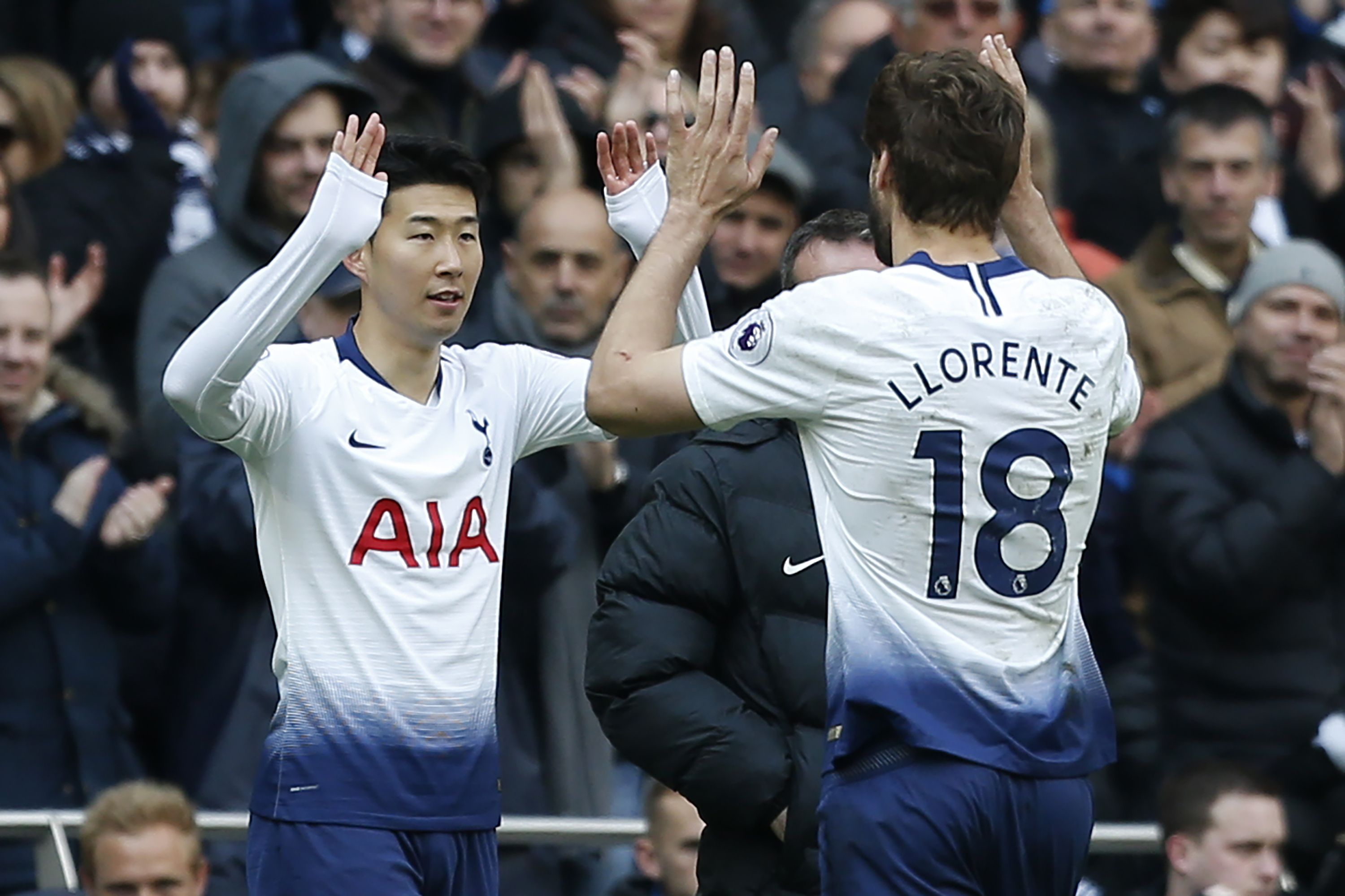 Así festejaron los jugadores del Tottenham. (Foto Prensa Libre: AFP)