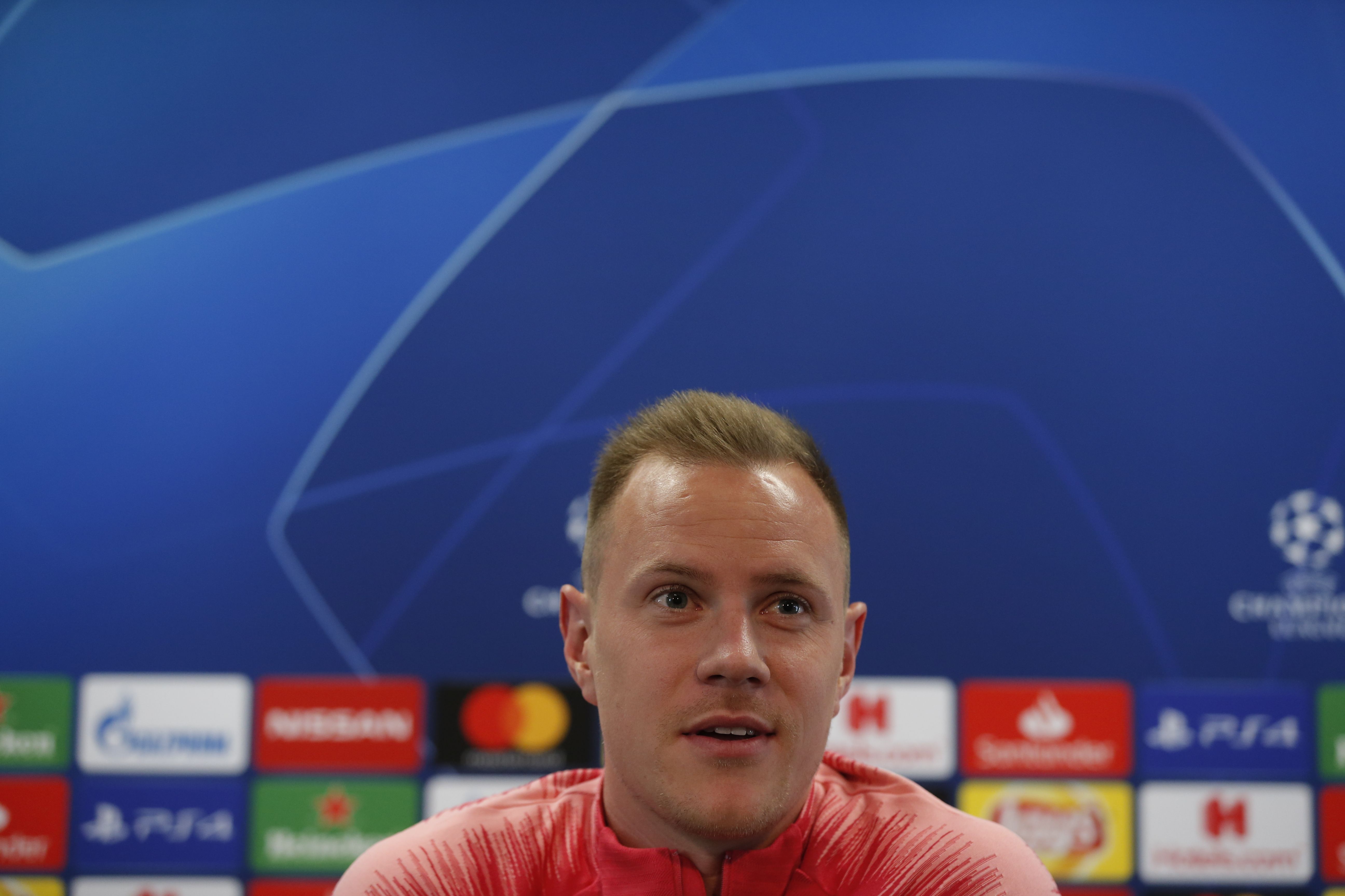 El portero alemán Marc-Andre Ter Stegen asegura que la serie contra el Manchester United será muy dura. (Foto Prensa Libre: AFP)