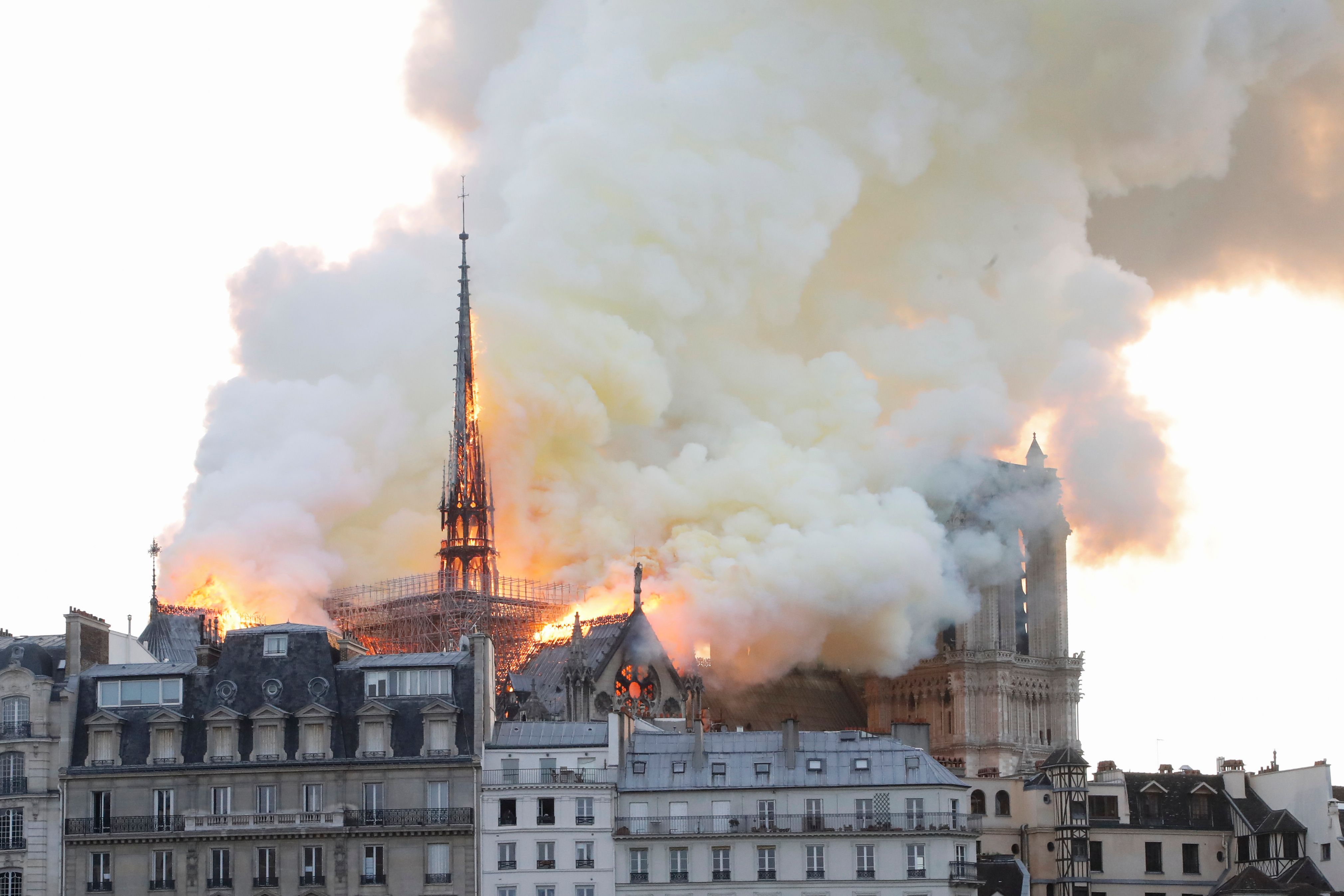 Fotogalería: incendio en iglesia de Notre Dame en París, Francia