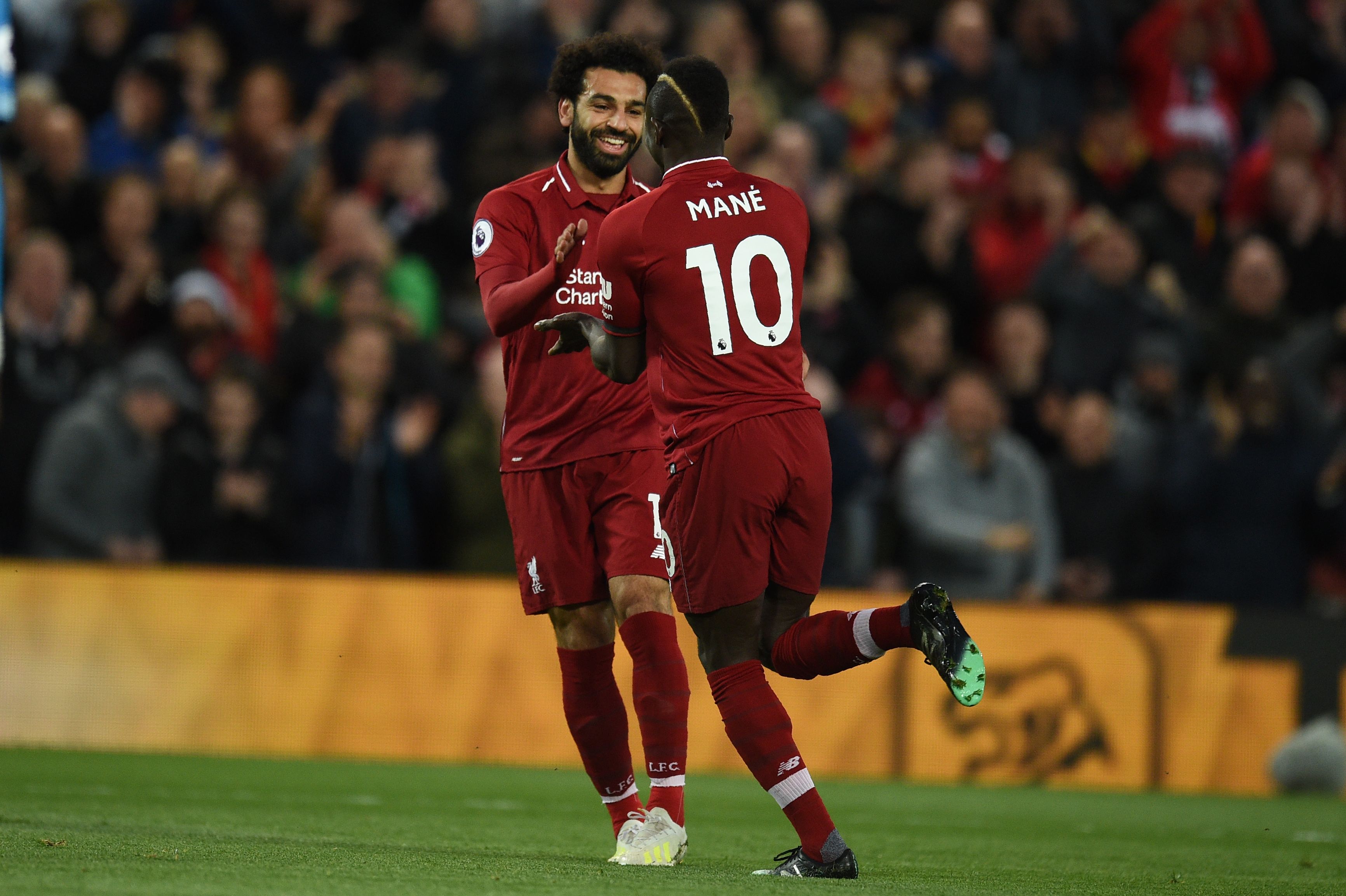 Sadio Mane y Mohamed Salah anotaron dobletes para el triunfo del Liverpool. (Foto Prensa Libre: AFP)