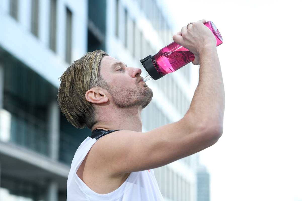 Además de agua, ¿qué más hay que beber para mantenerse saludable?