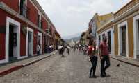 La Ciudad Colonial de la Antigua Guatemala fue el principal lugar donde acudieron la mayoría de visitantes locales durante el fin de semana, según el cómputo del Inguat. (Foto Prensa Libre: Julio Sicán)