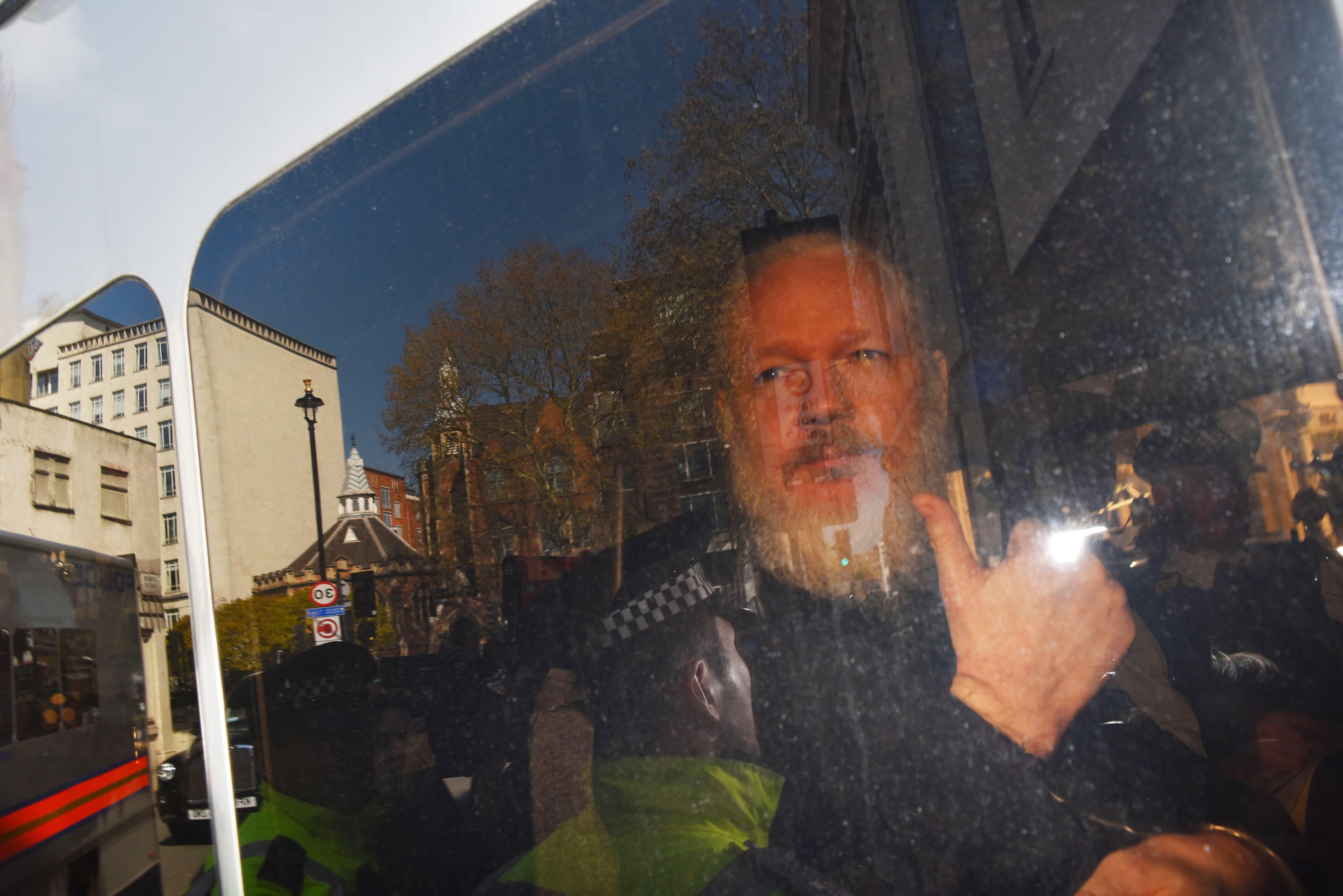 El fundador de WikiLeaks, Julian Assange, a su llegada el 11 de abril a la Corte de Magistrados de Westminster en Londres. (Foto Prensa Libre: EFE)