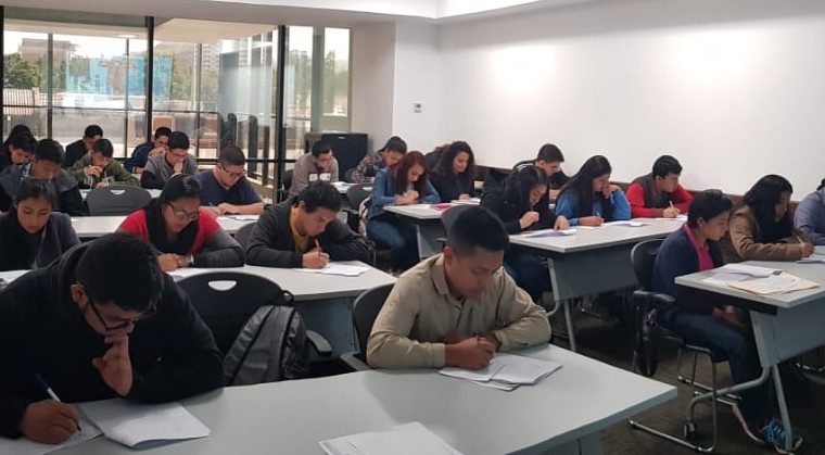 El objetivo de las becas para estudiar inglés es que los participantes tengan más oportunidades de desarrollo. (Foto Prensa Libre: Hemeroteca PL).