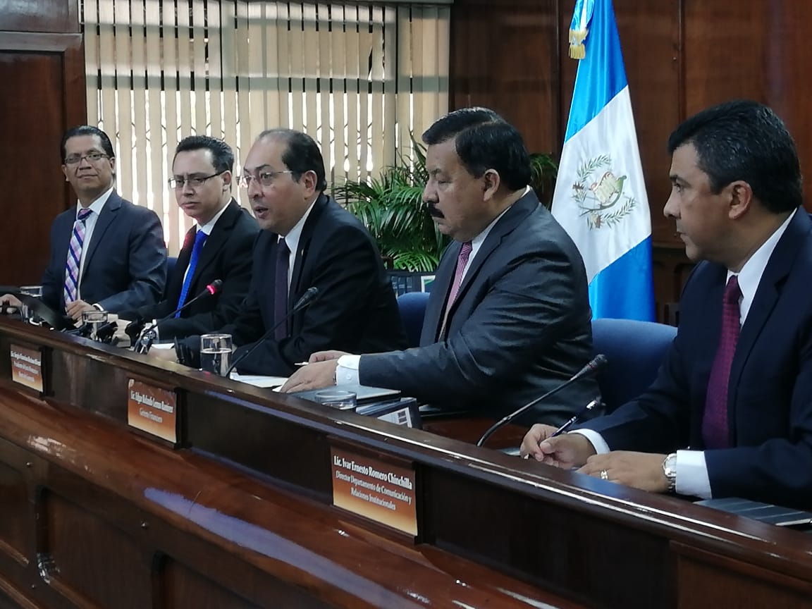 Sergio Recinos, presidente de la Junta Monetaria y Banguat informó esta noche que se emitió opinión favorable para la emisión de bonos del Tesoro que financiará el gasto público en 2021. (Foto Prensa Libre: Hemeroteca) 