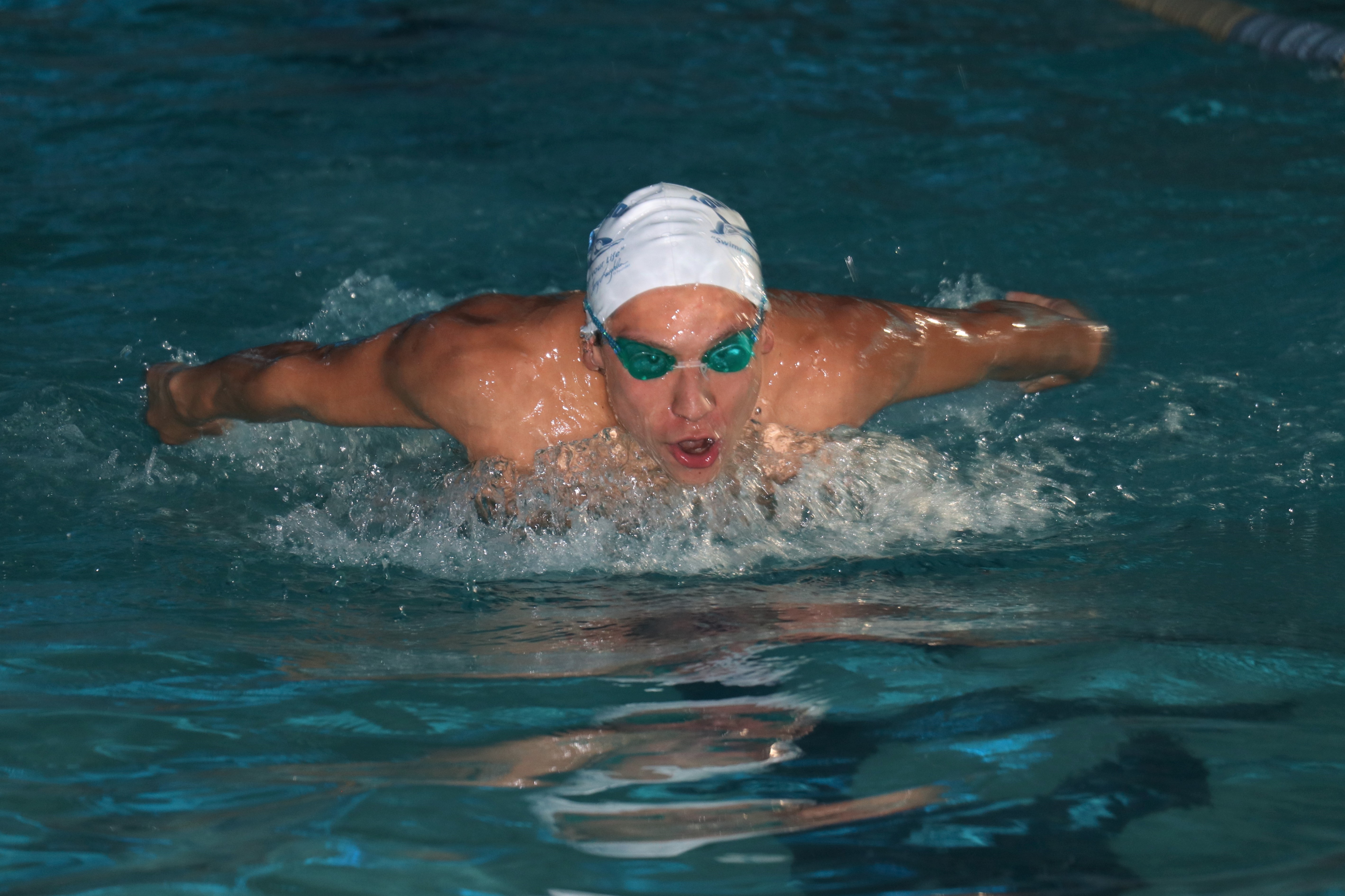 El nadador quetzalteco se ha especializado en los 200 metros estilo mariposa que le ha permitido competir en tres mundiales de natación. (Foto Prensa Libre: Raúl Juárez)