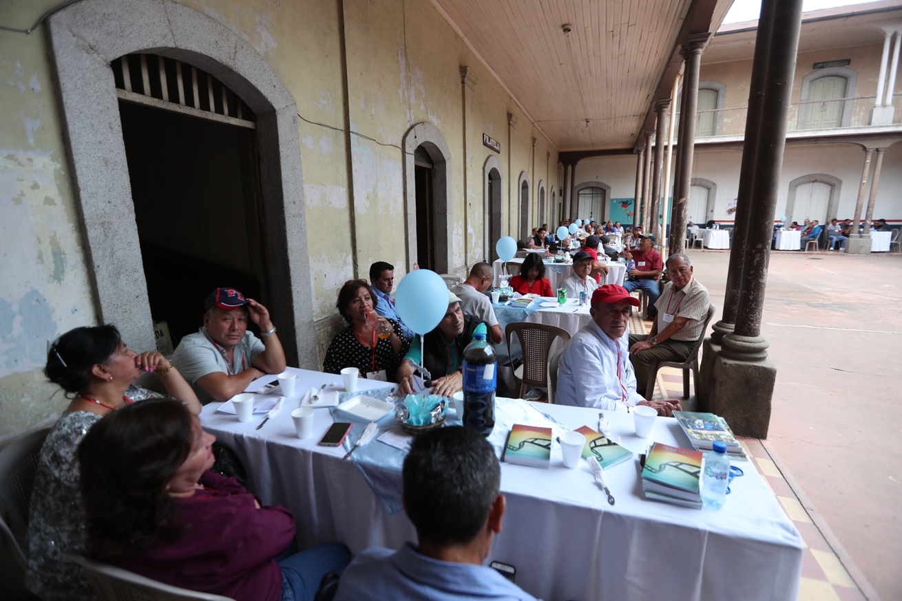 Telegrafistas de la región se reunieron en el antiguo edificio ubicado en la 4a. calle, zona 1 de Xela. (Foto Prensa Libre: María Longo) 