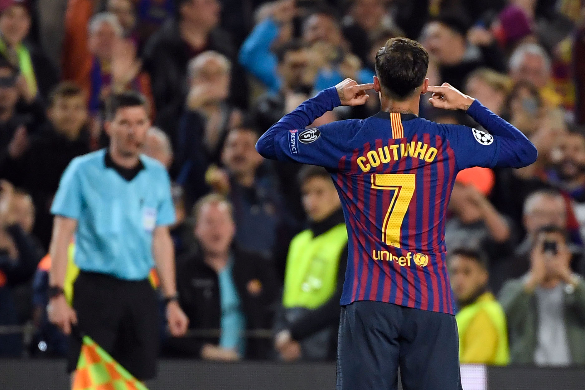Philippe Coutinho, celebró de forma peculiar y muchos seguidores del Barcelona, no les gustó. (Foto Prensa Libre: AFP)