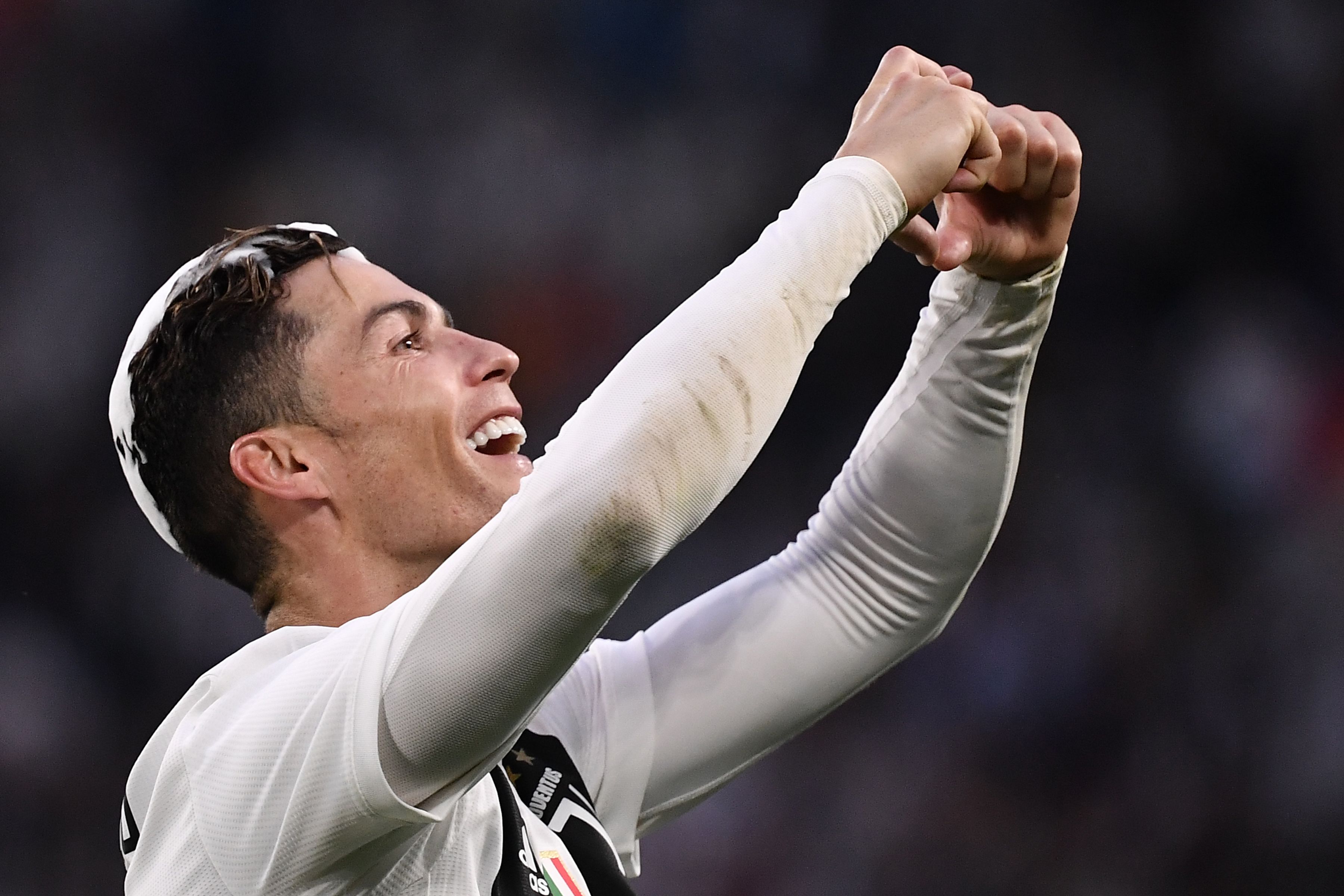 Cristiano Ronaldo le jura su amor a la Juventus. (Foto Prensa Libre: AFP)