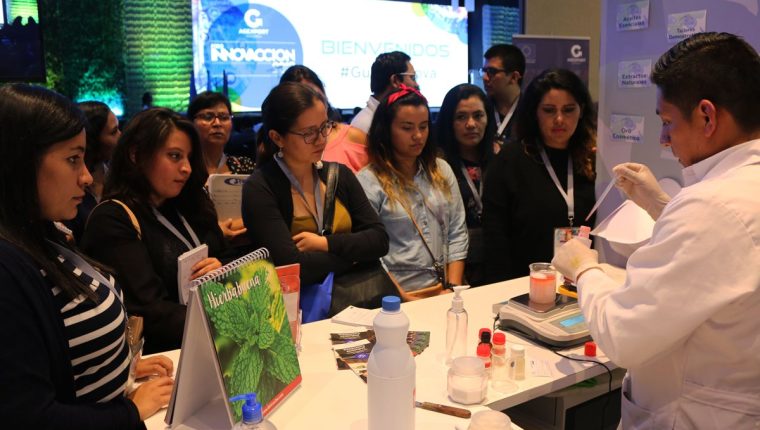 En los centros de emprendimiento brindarán asesorías y acompañamientos para quien tenga inquietud de lanzar un proyecto. (Foto Prensa Libre: Hemeroteca PL)