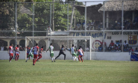 Iztapa y Antigua GFC nivelaron 0-0 el sábado recién pasado en el estadio El Morón, en un encuentro que estuvo salpicado por un grosero error arbitral (Foto Prensa Libre: Carlos Paredes)