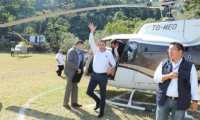 El presidente Jimmy Morales utilizó el helicóptero de Mario Estrada para una visita a San Marcos. (Foto Prensa Libre: SCSP) 