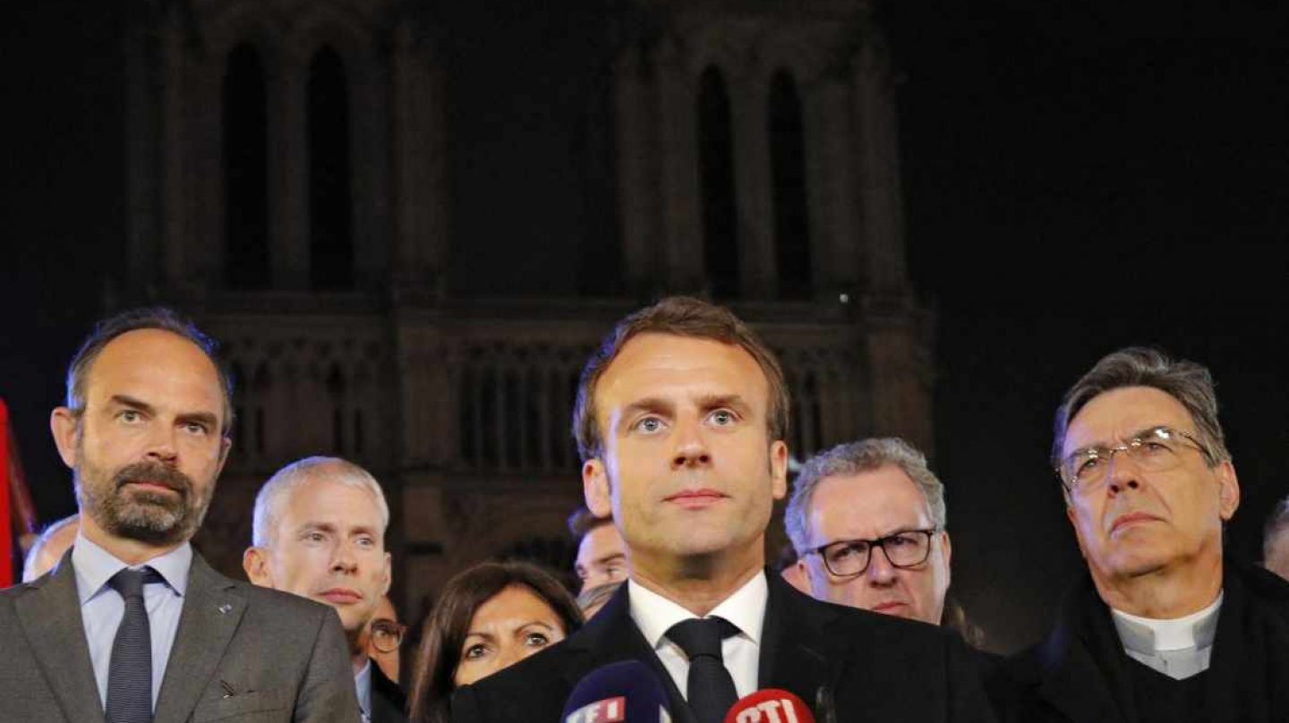Macron intentó lanzar un mensaje en dirección a un colectivo, el de los jubilados con ingresos bajos y medios. (Foto Prensa Libre: EFE)