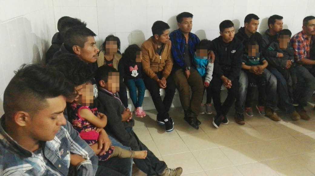 Detienen a 51 migrantes guatemaltecos en Comitán de Domínguez, México