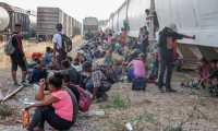 Imagen de referencia de cientos de migrantes centroamericano que siguen llegando a la frontera entre México y EE. UU.  (Foto Prensa Libre: EFE)