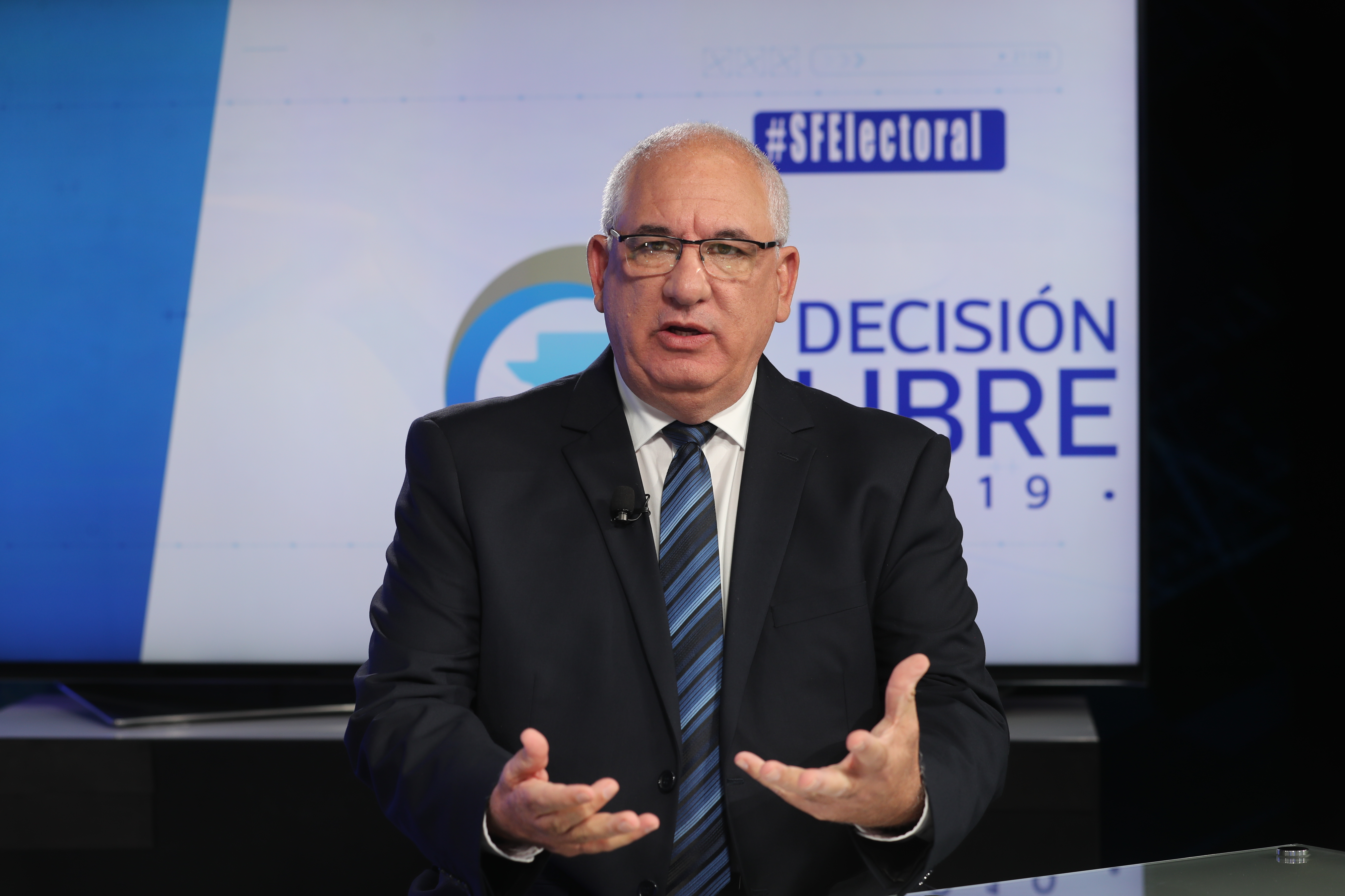 El candidato presidencial por Viva, Isaac Farchi, considera que es factible aplicar la experiencia de Israel en Guatemala. (Foto Prensa Libre: Érick Ávila)