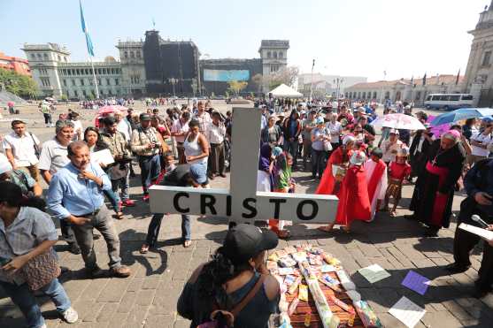 "En salida hacia el encuentro del migrante", es el lema con que este 2019 se desarrolla el viacrucis en la Plaza Mayor de la Constitución.
