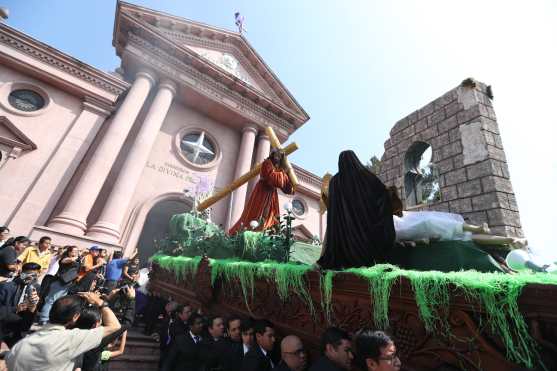 El cortejo salió a las 2 de la tarde. 