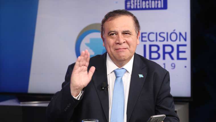 Luis Velásquez, presidenciable de Unidos, en el programa Sin Filtro Electoral. (Foto Prensa Libre: Érick Ávila)